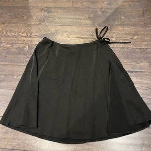 Crossover tie skirt